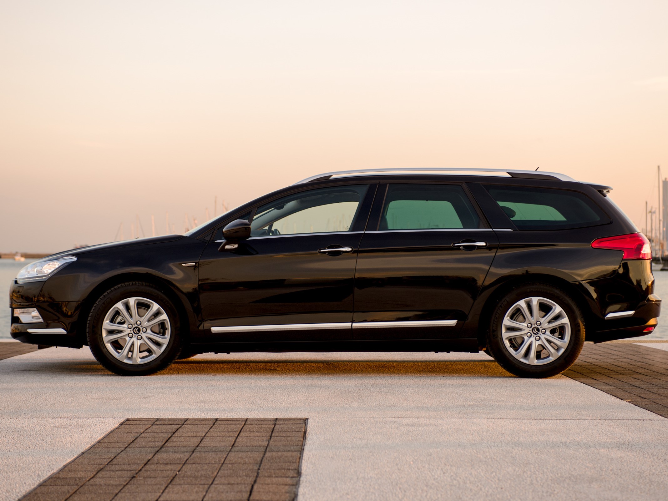 Citroen C5 Wagon 2.2 HDi 200 (Automatic)